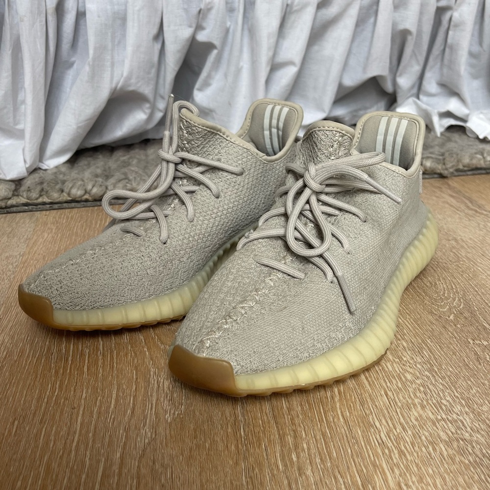 YEEZY BOOST 350 V2